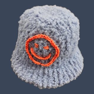 2) Fr 06.03. 15:00 Workshop: Let´s Smile mit Nicole - gestrickter Buckethat